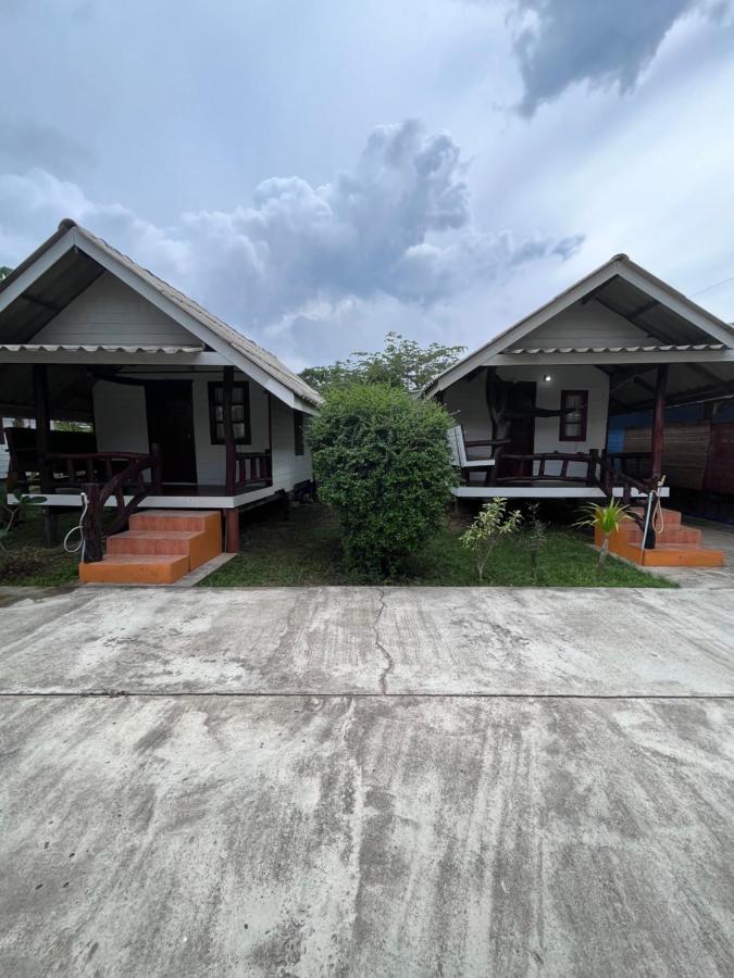 Pyramid Bungalow 호텔 Ban Laem Sai 외부 사진